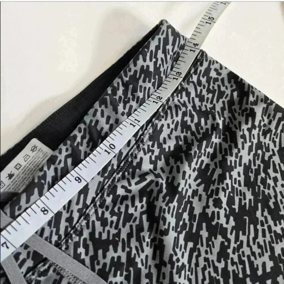 Nike Dri-Fit workout set Grey tank top Capri leggings sz S and M - Picture 12 of 12